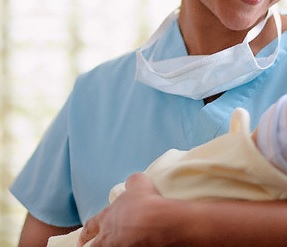 流産を打ち明けられず、女は看護師姿で赤ちゃんを誘拐（画像はイメージです）