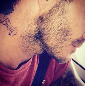 デヴィッド・ベッカムの首に、長男の愛称タトゥーとハートマーク（画像はinstagram.com/davidbeckhamより）