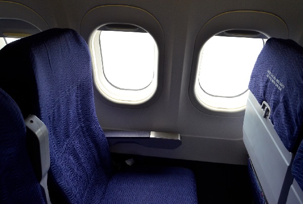 【海外発！Breaking News】泥酔男が機内座席で立ちション。のけぞって散水の状態に（米）