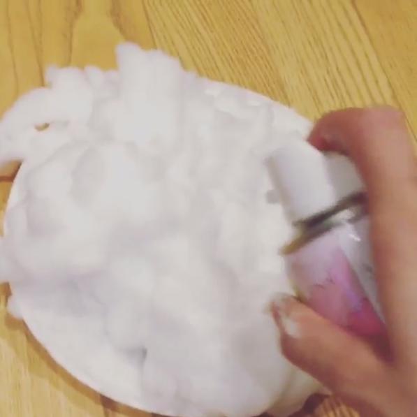 パイ用のクリームを作るちゅり（画像は『松井玲奈 Instagram』より）