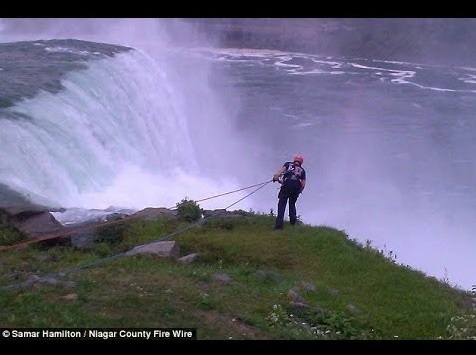 ナイアガラの滝で40代女性が自殺（画像はYouTubeのサムネイル）