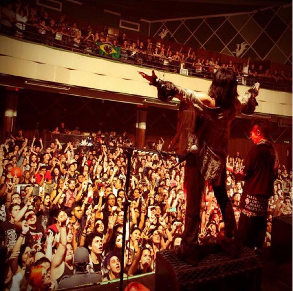 VAMPS・中南米ツアーの熱いライブ会場（画像は『Hyde Instagram』より）
