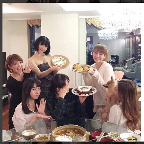 misonoの誕生日パーティに集まった女子メンバーたち。