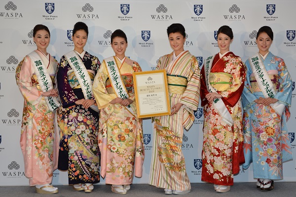 左から、準ミス・インターナショナル日本代表第5位川口紗希さん、第3位下村彩里さん、ミス・インターナショナル日本代表山形純菜さん、藤原紀香、第2位増田ションフェルド茉莉さん、第4位藤元さやかさん