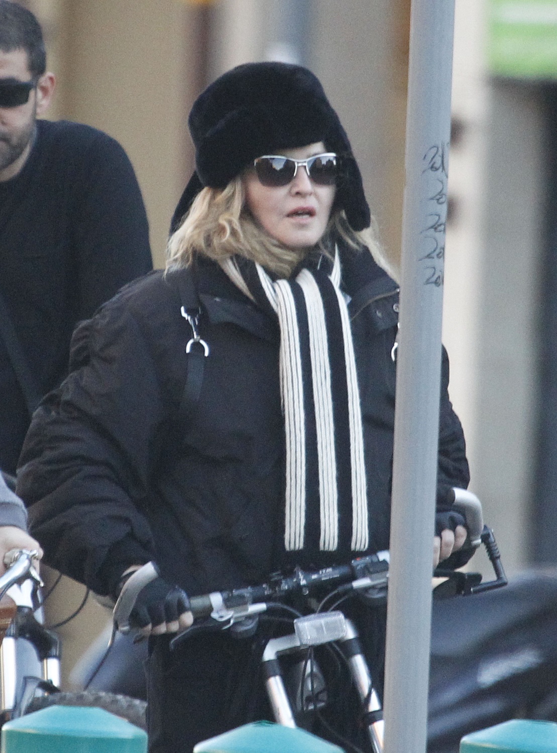 先月23日、バルセロナを自転車で観光する意外な姿を見せたマドンナ。その心中は？