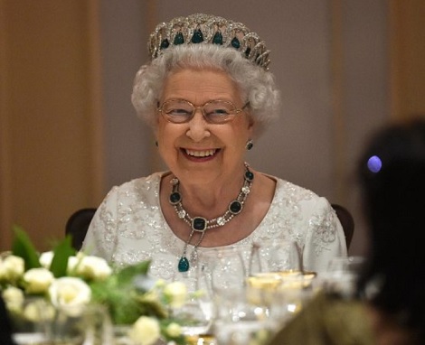 【イタすぎるセレブ達】英エリザベス女王89歳、「すごいスタミナの持ち主」カメラマン証言