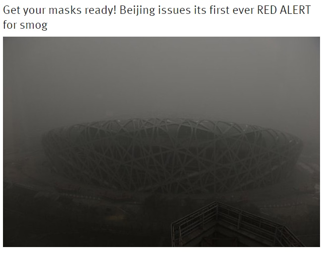北京のPM2.5に最悪の「レッド」警報が出る（画像はshanghaiist.comのスクリーンショット）