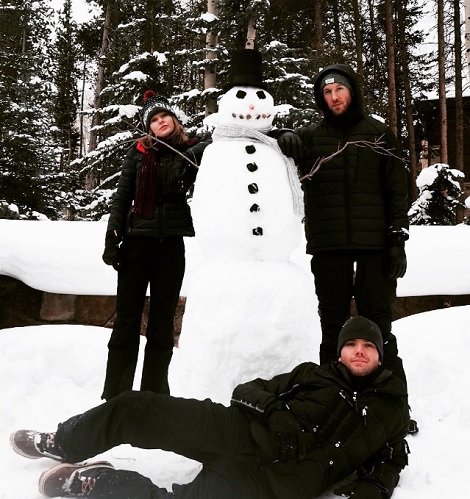 テイラー＆カルヴィン、弟もまじえて雪遊び（画像はinstagram.com/taylorswiftより）