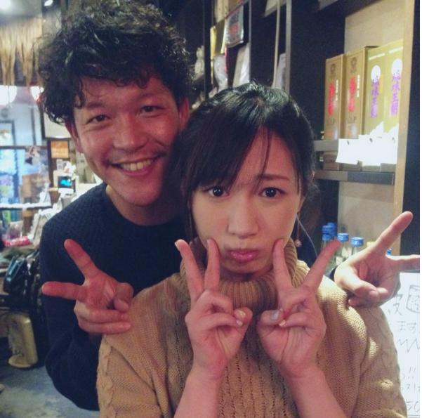 『ワカコ酒 2』第1話で共演した駿河太郎と武田梨奈（出典：https://www.instagram.com/rinatakeda615）