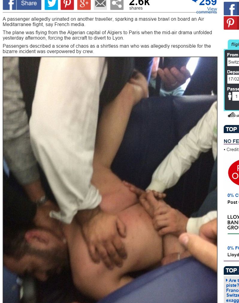 旅客機で大喧嘩、半裸で放尿した男（出典：http://www.dailymail.co.uk）