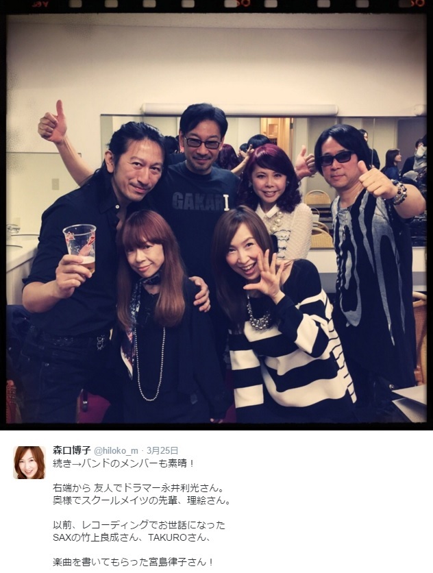 TAKUROのバンドメンバーと森口博子（出典：https://twitter.com/hiloko_m）