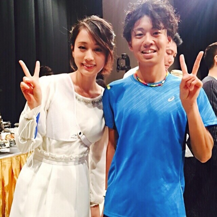 前田敦子と神野大地選手（出典：https://www.instagram.com/atsuko_maeda_official）