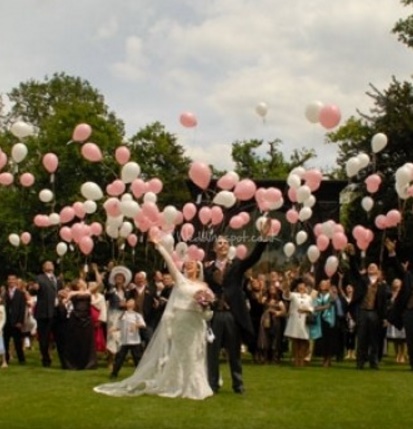 【海外発！Breaking News】結婚式でヘリウム風船が破裂　ゲストが大怪我（オーストリア）