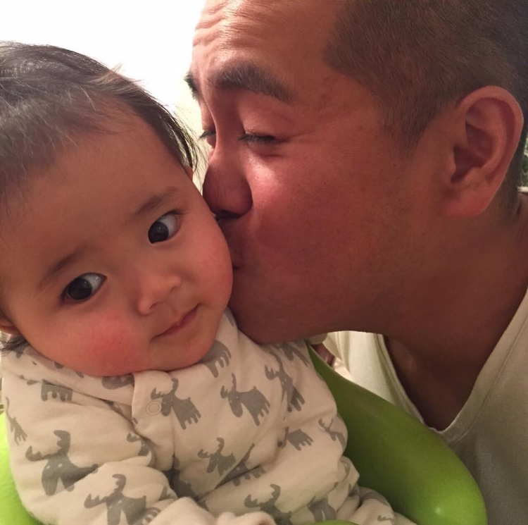 【エンタがビタミン♪】タカトシ・トシの娘が超可愛い　パパのキスは「ちょっと引き気味？」