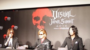 記者発表会に出席したSUGIZO、YOSHIKI、TAKURO