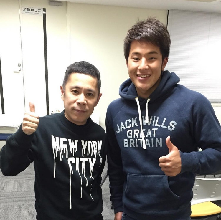 岡村隆史と瀬戸大也選手（出典：https://www.instagram.com/okamuradesu）