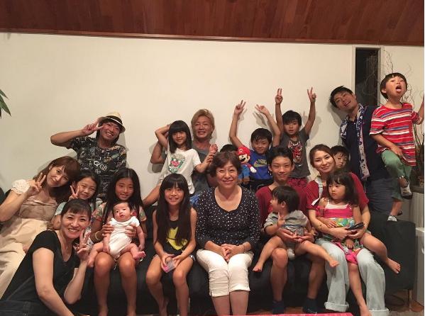 つるの剛士と親族たち（出典：https://www.instagram.com/takeshi__tsuruno）