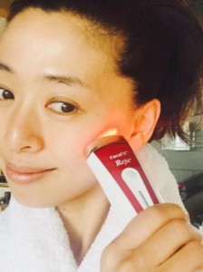 野沢和香さんも愛用『LED美顔器 シルキン FaceFX リジュー』（出典:https://www.instagram.com/wakanozawa）