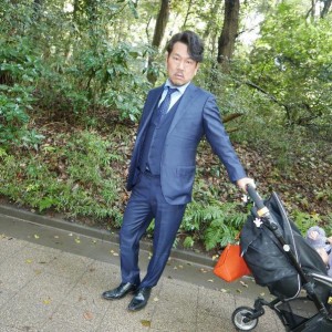 ユッキーナと出かけるスーツ姿のフジモン（出典：https://www.instagram.com/yuuukiiinaaa）