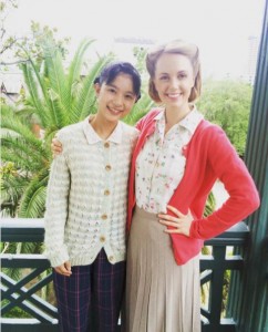 芳根京子とシャーロット（出典：https://www.instagram.com/charlottekatefox）