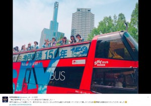 “神戸まつり”パレードで手を振るAKB48（出典：https://twitter.com/mionnn_48）