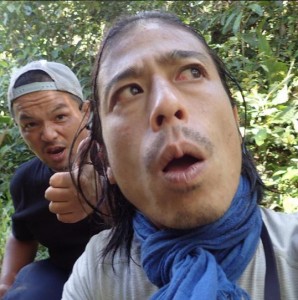 以前、巨大カタツムリ・クンクンの体液を顔に塗った“友寄D”（出典：https://www.instagram.com/chikyu_buzoku）