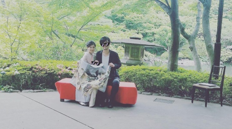 家族揃って写真撮影（画像は『安田美沙子 2017年6月12日付Instagram「天気も良くて、緑も綺麗で気持ちよかった」』のスクリーンショット）