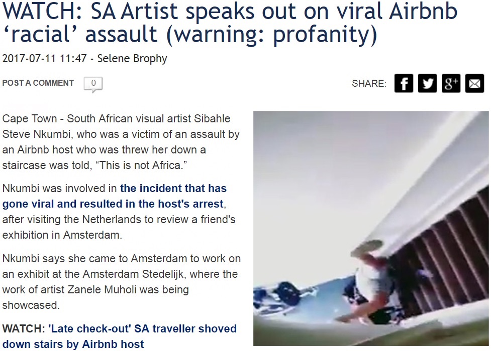 階段の端に追いやられ、転落したシバレさん（画像は『Traveller24　2017年7月11日付「WATCH: SA Artist speaks out on viral Airbnb ‘racial’ assault（warning: profanity）」』のスクリーンショット）