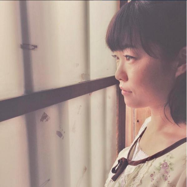 松岡茉優が撮ったイモトアヤコ（画像は『【公式】ウチの夫は仕事ができない　2017年7月21日付Instagram「第1回アヤコをプロデュース」』のスクリーンショット）