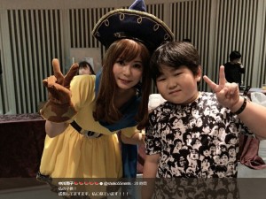 中川翔子と小山春朋（画像は『中川翔子　2017年8月27日付Twitter「仏の子供！」』のスクリーンショット）