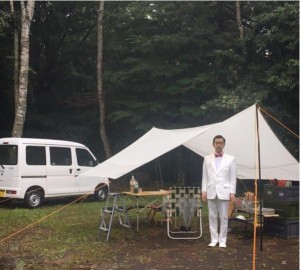 ムーディ勝山が山中湖で本格的なロケ（画像は『ファム（fam）　2017年8月2日付Instagram「山中湖の一泊二日キャンプロケ。」』のスクリーンショット）