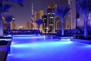 プール夜景　画像提供：（c）JW Marriott Marquis Hotel Dubai
