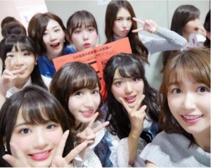 浦野一美らAKB48初代チームBのメンバー（画像は『CinDy浦野一美　2017年11月1日付Instagram「可愛い女の子に囲まれての生活はまさに女子校でした」』のスクリーンショット）