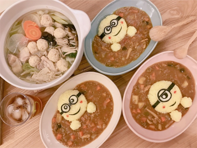 野菜たっぷりの“ミニオン”カレー（画像は『tsujinozomi_official　2017年10月15日付Instagram「夕飯」』のスクリーンショット）