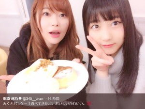 『幸せのパンケーキ』での指原莉乃、田中美久（画像は『指原莉乃　2018年1月27日付Twitter「みくとパンケーキ食べてきたよ。」』のスクリーンショット）