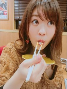 中西智代梨、家族と回転ずしに行く（画像は『chiyori nakanishi　2018年1月12日付Instagram「幸せ 大好きな人達と食べるご飯ほど幸せな事はない」』のスクリーンショット）