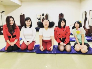 女芸人5ショット「笑顔バージョン」（画像は『平野ノラ　2018年2月11日付Instagram「今日のやっP～！」』のスクリーンショット）