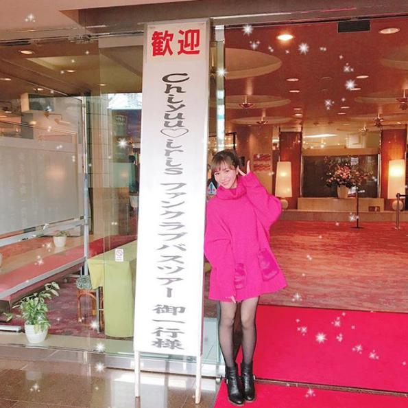 河西智美、FCバスツアーのホテルにて（画像は『tomomi kasai　2018年1月29日付Instagram「2日間のFCバスツアー本当ーに最高でした！」』のスクリーンショット）