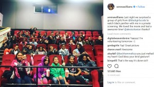 「Black Girl Code」の少女たちと映画を楽しんだセレーナ（画像は『Serena Williams　2018年2月16日付Instagram「Last night we surprised a group of girls from ＠blackgirlscode to watch black panther with me in a private screening.」』のスクリーンショット）