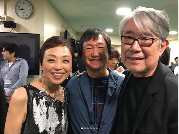 クミコ、南佳孝、松本隆（画像は『Takashi Matsumoto　2018年3月7日付Instagram「歌コンが終わって解放感満載の楽屋通路。」』のスクリーンショット）