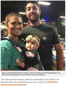 命を奪われたメイジーちゃんと両親（画像は『Metro　2018年3月27日付「Babysitter crushed eight month-old girl to death under heavy pile of pillows」』のスクリーンショット）