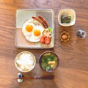 木村文乃が作った朝ごはん（画像は『木村文乃　2018年4月22日付Instagram「久々の朝ごはん。」』のスクリーンショット）