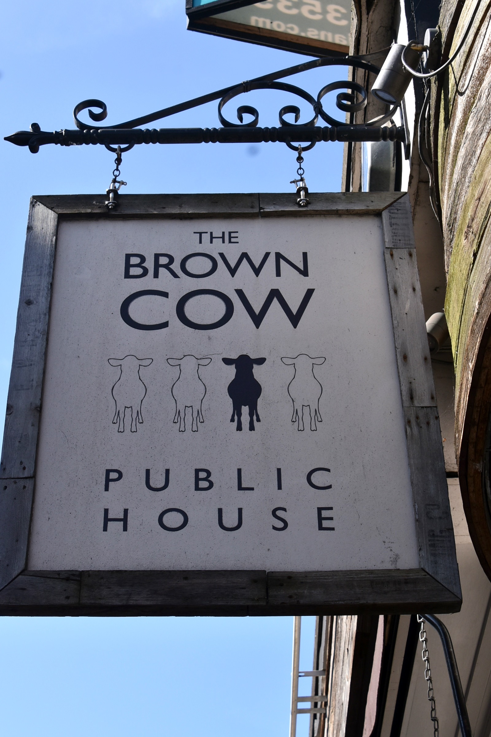 『The Brown Cow Public House』はこの看板が目印　Photo by 梅澤智子