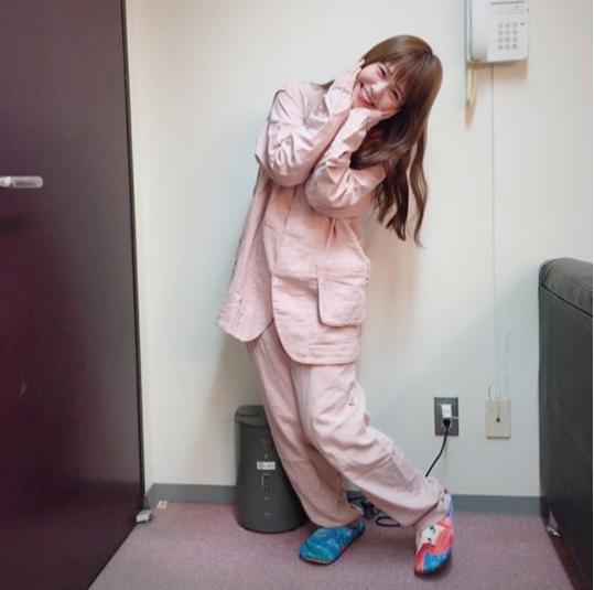 Negicco Nao☆のパジャマ姿（画像は『Negicco Nao☆　2018年4月30日付Instagram「くねっ」』のスクリーンショット）