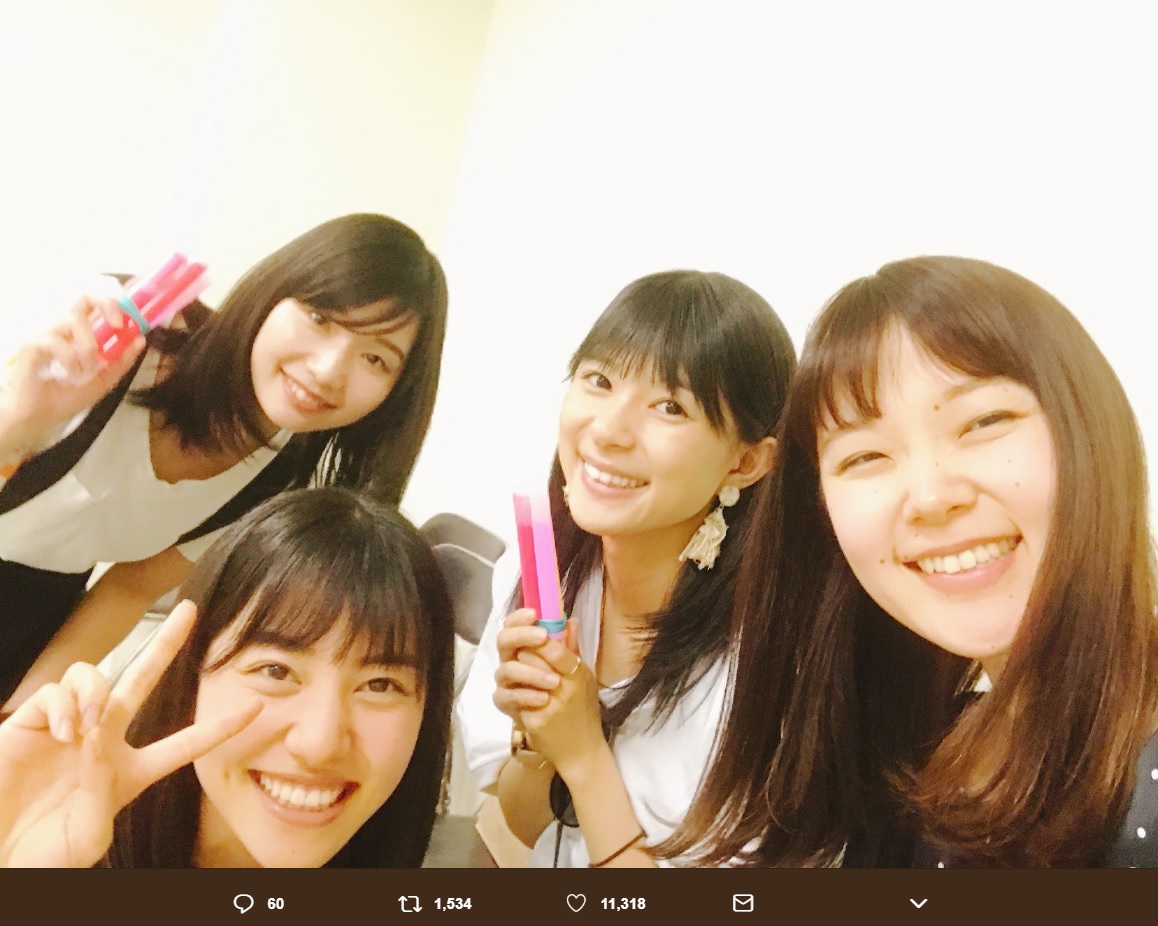 松原菜野花、金井美樹、芳根京子、多賀麻美（画像は『芳根京子　2018年5月23日付Twitter「昨日はももクロちゃんのライブに行かせていただきました。」』のスクリーンショット）