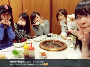 3年前のAKB48Gメンバーによる焼肉会（画像は『指原莉乃　2015年2月8日付Twitter「みいちゃんゆきりんまゆゆ総ちゃんと焼肉」』のスクリーンショット）