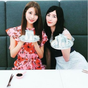 阿部マリアと松井珠理奈（画像は『松井珠理奈　2018年6月6日付Instagram「初めての大理石ケーキ」』のスクリーンショット）