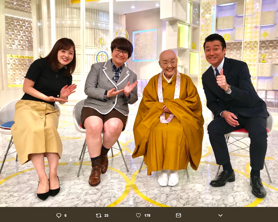 『スッキリ』スタジオにて寂聴さんを囲んで（画像は『日本テレビ スッキリ　2018年6月13日付Twitter「＃HARUNAまとめ に瀬戸内寂聴さんが来てくれました。」』のスクリーンショット）