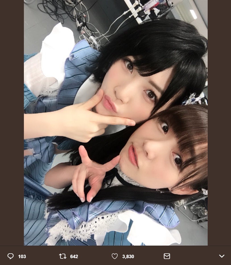 岡田奈々と須田亜香里（画像は『須田亜香里（SKE48）　2018年7月14日付Twitter「センチメンタルトレイン、今日も気持ちは16人で歌わせていただきました」』のスクリーンショット）