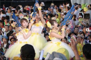 AKB48『渚のCHERRY』を披露するSKE48第2期生の3人（画像は『斉藤真木子　2018年8月24日付Instagram「2018←→2017 確実に若返っていますね、私達（笑）」』のスクリーンショット）